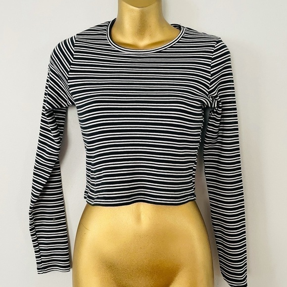 ZARA Ribbed Striped Long Sleeve Crop Top – Minimal Chic Basic – Black White - Picture 3 of 5